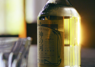 写真：長期貯蔵麦焼酎「神の河（かんのこ）」